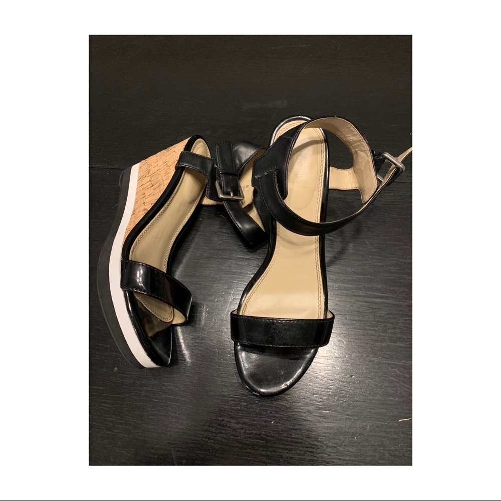 Black and white cork wedge